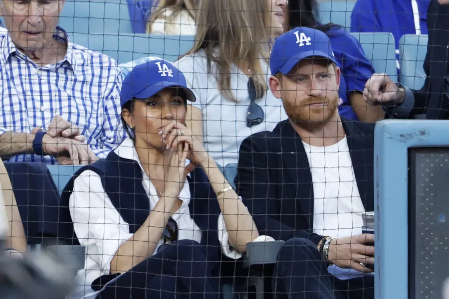 الأمير هاري وميغان ماركل في لوس أنجلوس (Prince Harry and Meghan in Los Angeles). مصدر الصورة:RONALD MARTINEZ / GETTY IMAGES NORTH AMERICA / Getty Images via AFP الأمير هاري وميغان ماركل في لوس أنجلوس (Prince Harry and Meghan in Los Angeles). مصدر الصورة:RONALD MARTINEZ / GETTY IMAGES NORTH AMERICA / Getty Images via AFP