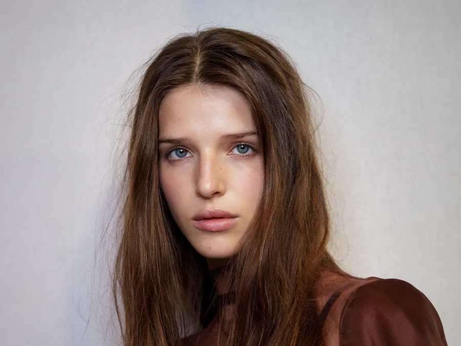 من عرض آجي Aje – مصدر الصورة Launchmetrics/Spotlight © كيفية عمل ماسك الكولاجين الليلي