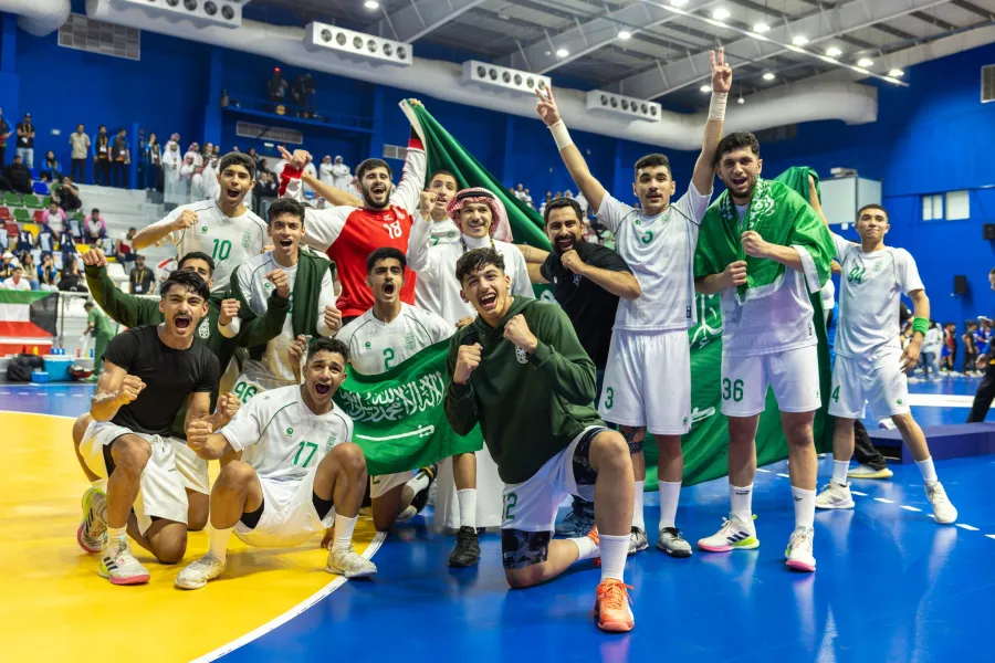 المنتخب السعودي للشباب يتوّج بذهب آسيا بعد 35 عامًا - الصورة من حساب اللجنة الأولمبية والبارالمبية السعودية على إكس  المنتخب السعودي للشباب يتوّج بذهب آسيا بعد 35 عامًا - الصورة من حساب اللجنة الأولمبية والبارالمبية السعودية على إكس