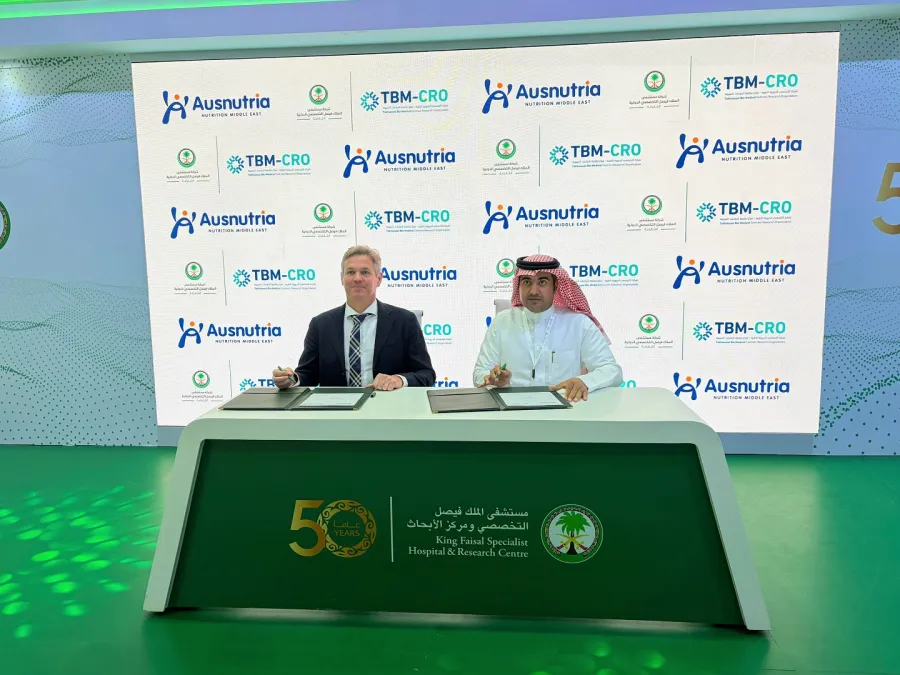 توقيع اتفاقية بين شركة أوسنوتريا العالمية ومستشفى الملك فيصل التخصصي  توقيع اتفاقية بين شركة أوسنوتريا العالمية ومستشفى الملك فيصل التخصصي (2)