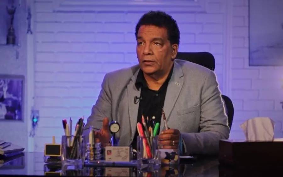 السيناريست أحمد عبد الله - الصورة لقطة من الفيلم التسجيلي إنه يحكي عنا