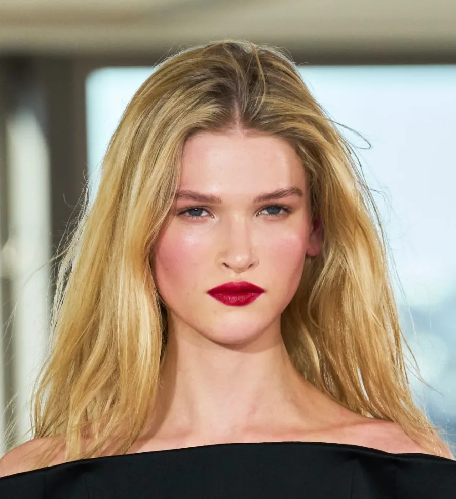 الهايلايتر البودرة أم السائل