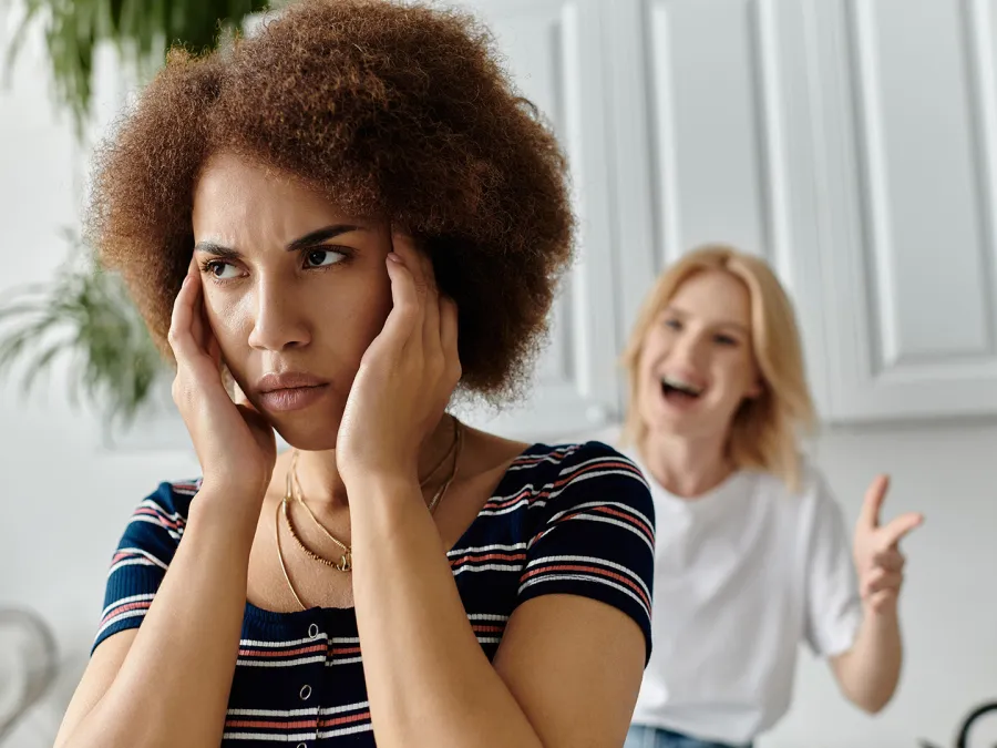 تفسير حلم الشجار بين الأخوة في المنام- الصورة تعبيرية