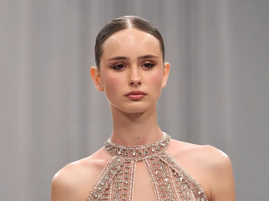 حيلٌ لتقليل مظهر المسام الواسعة بالمكياج