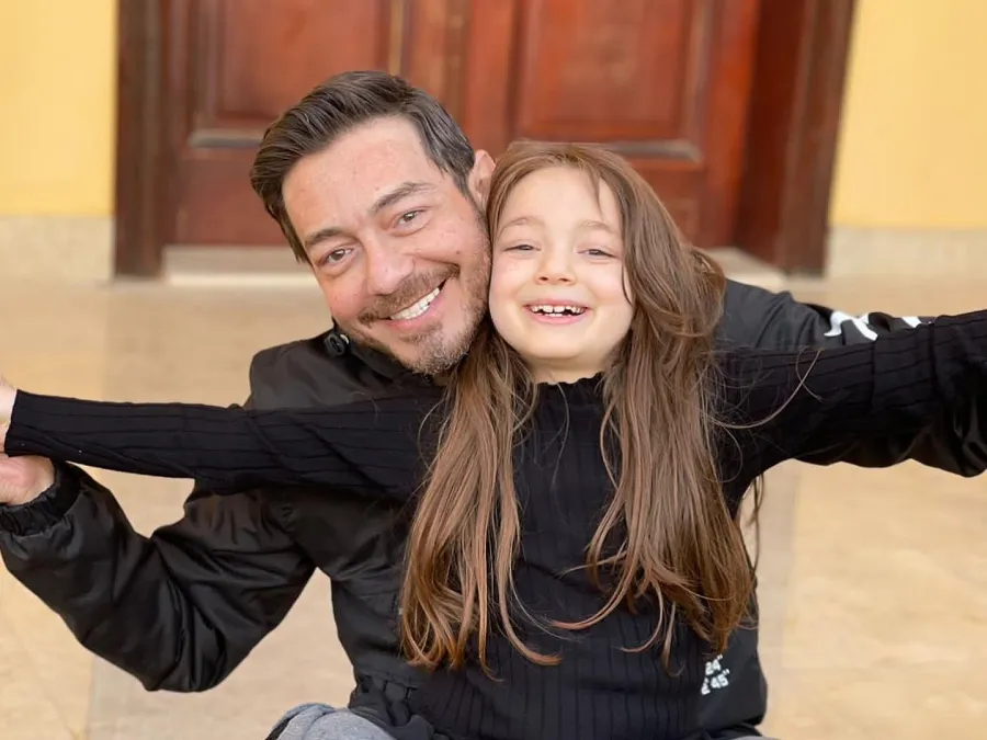 أحمد زاهر وابنته منى- الصورة من حسابها الخاص بإنستغرام