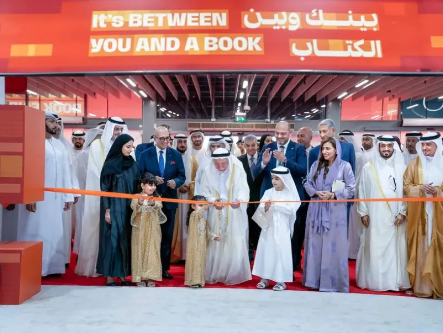حاكم الشارقة خلال افتتاحه معرض الشارقة الدولي للكتاب. الصورة من مكتب الشارقة الإعلامي