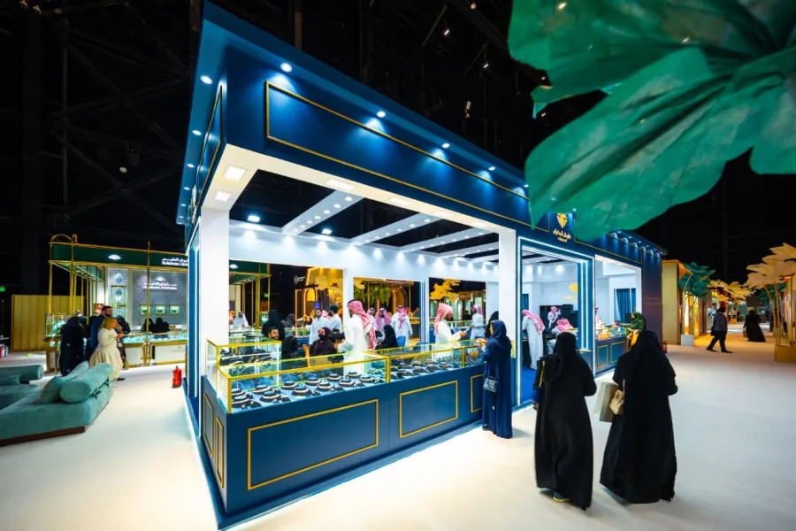  الفخامة تلتقي بالإبداع في صالون المجوهرات 2025