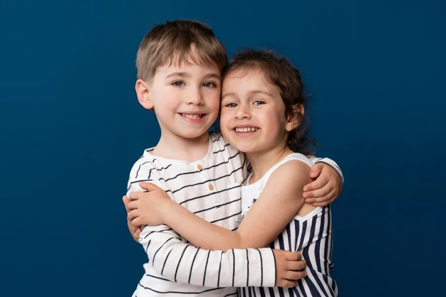 صورة تعبرعن الأخوة