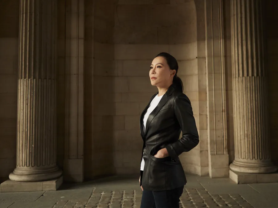 سيندي تشاو جواهر تُنحت بدقة 