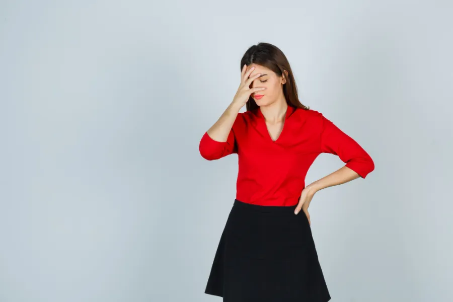 امرأة تشعر بدوخة -المصدر: freepik