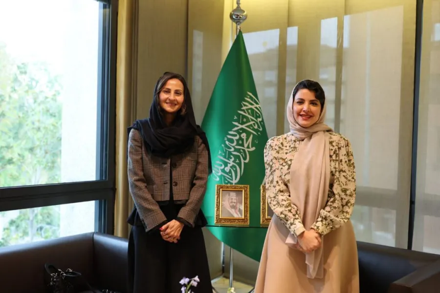 الأميرة سارة بنت بندر بن عبدالعزيز والأميرة هيفاء بنت عبدالعزيز بن عياف آل مقرن 