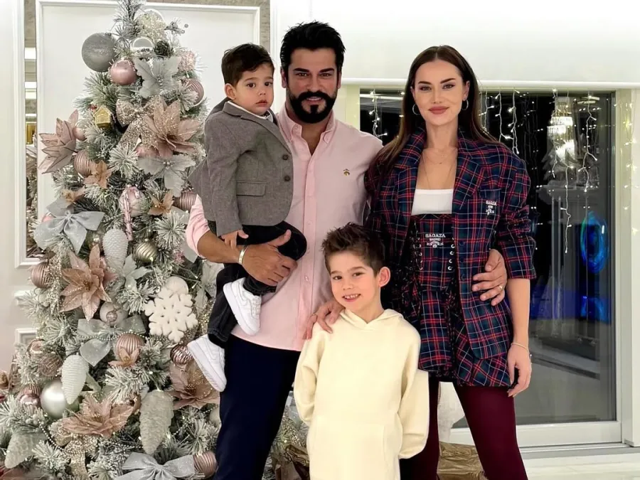 فهرية أفجان وبوراك أوزجيفيت وولداهما كاران وكيريم- الصورة من حساب فهرية على إنستغرام