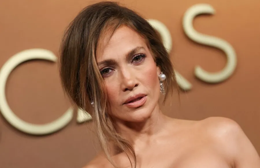 جينيفر لوبيز Jennifer Lopez في حفل توزيع جوائز المحافظين 2025. مصدر الصورة: VALERIE MACON / AFP