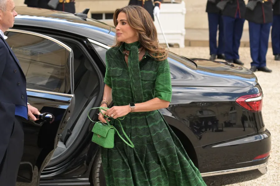 الملكة رانيا في قصر الإليزيه الرئاسي في باريس (Queen Rania at the Elysee Presidential Palace in Paris). مصدر الصورة: Bertrand GUAY / AFP