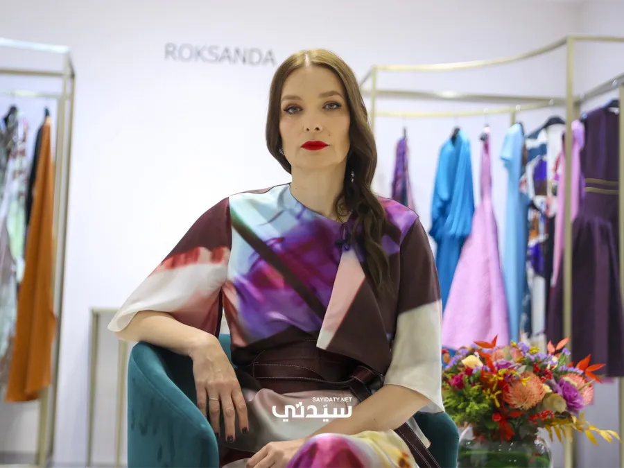 المصممة روكساندا إلينتشيتش Roksanda Ilincic مع مجموعتها الجديدة في هارفي نيكلز الرياض