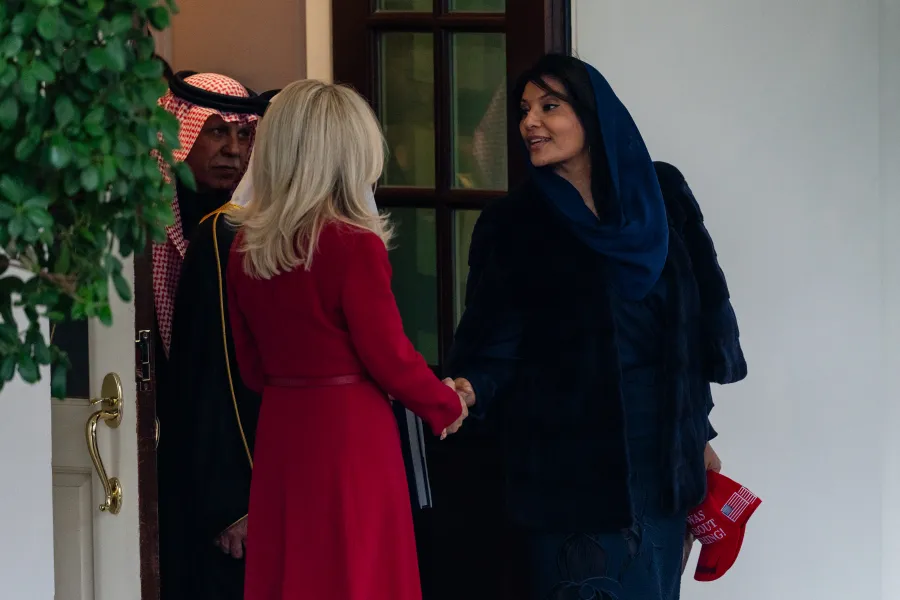 الأميرة ريما بنت بندر في البيت الأبيض - مصدر الصورة:Eric Lee/Bloomberg via Getty Images