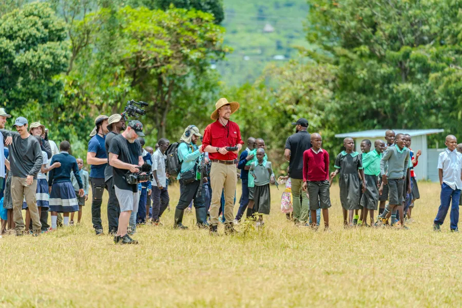 مستر بيست يدعم الأعمال الخيرية من خلال مبادرة بالتعاون مع قمة المليار متابع - الصورة من وكالة الأنباء الإماراتية "وام"