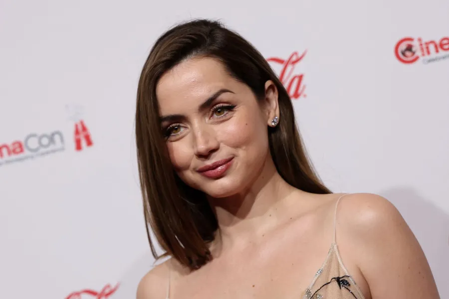 آنا دي أرماس في قصر سيزار في لاس فيغاس، نيفادا. Ana De Armas at Caesars Palace in Las Vegas, Nevada. مصدر الصورة: Michael Tran / AFP