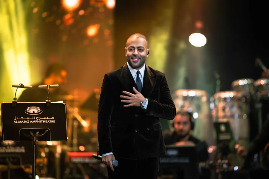 حفل غنائي لتامر عاشور بمسرح المجاز بالشارقة- الصورة من المركز الإعلامي 