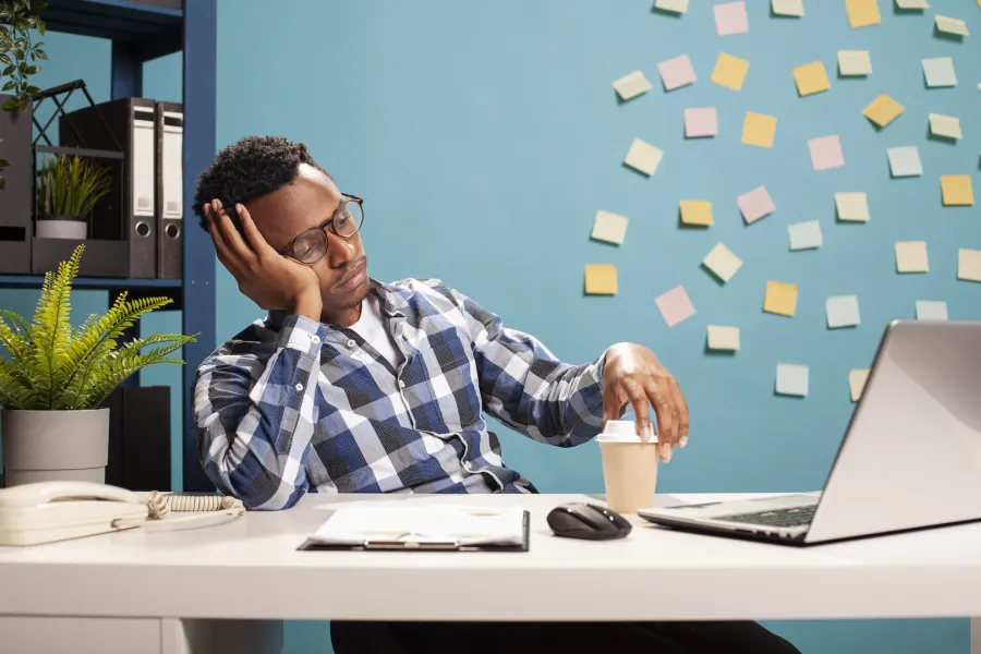 استراتيجيات للتعامل بذكاء مع المدير الكسول في العمل