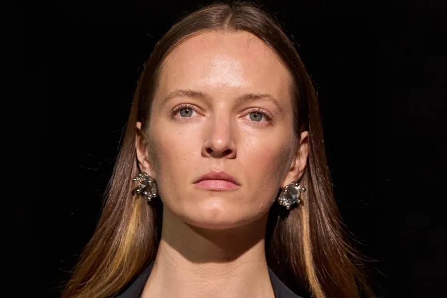 الحليب البارد لعلاج الهالات السوداء