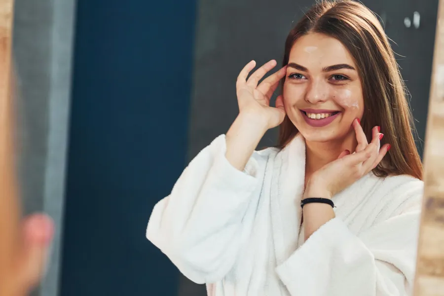 صورة لامرأة