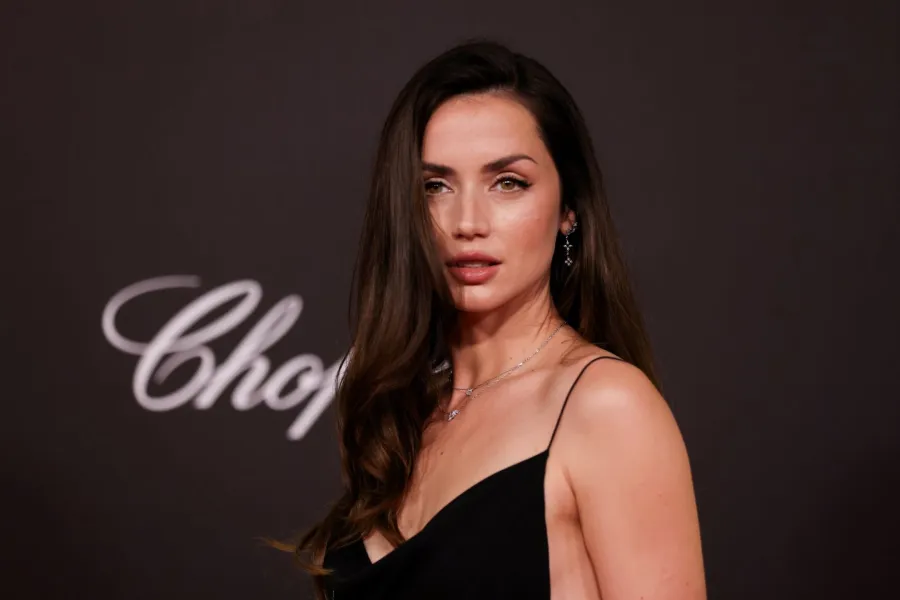 أنا دي أرماس  Ana de Armas  في مهرجان البحر الأحرم السينمائي 2025(مصدر الصورة: Hoda Davaine/Getty Imagesfor the Red Sea International Film Festival)