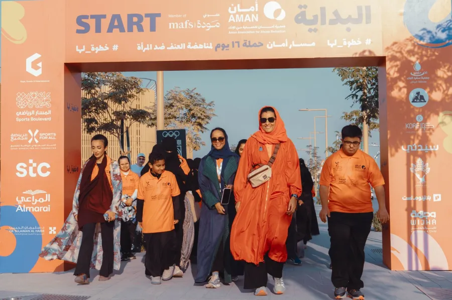  "خطوة لها "مسيرة لجمعية أمان للحماية من الإيذاء لمناهضة العنف ضد المرأة 