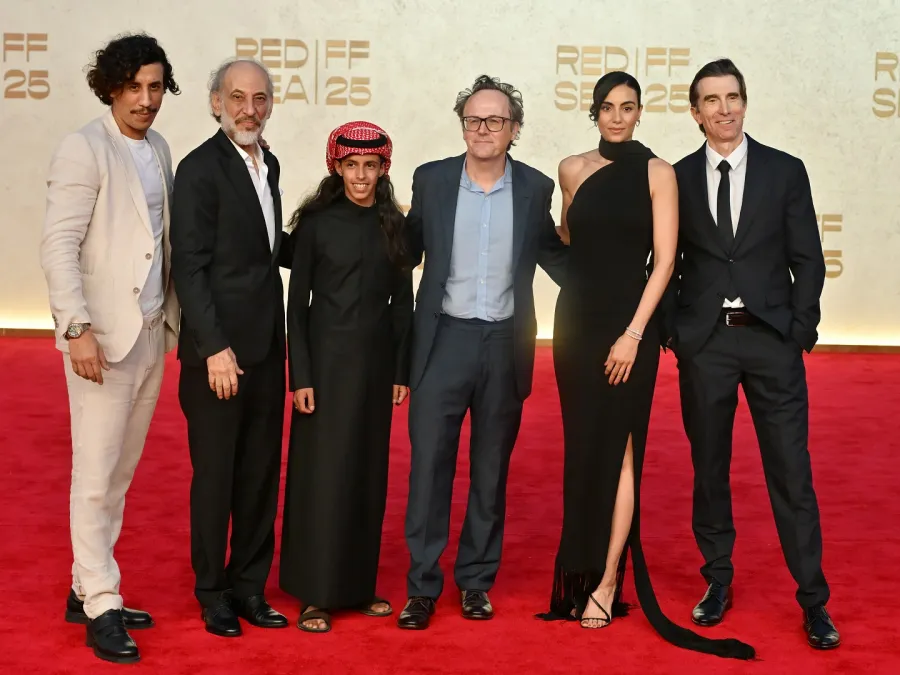 صناع الفيلم السعودي محارب الصحراء . مصدر الصورة: Eamonn M. McCormack/Getty Images for The Red Sea International Film Festival