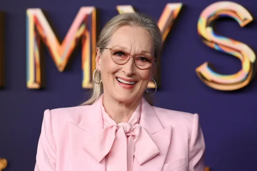 ميريل ستريب في مسرح بيكوك في لوس أنجلوس كاليفورنيا (Meryl Streep at Peacock Theater in Los Angeles, California). مصدر الصورة: Gilbert Flores/Variety via Getty Images