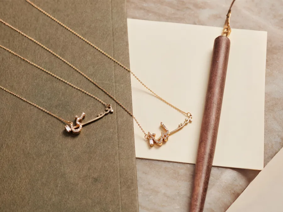 مجوهرات بحروف عربية للاحتفال بيوم اللغة العربية- الصورة من علامة شارمالينا Charmaleena