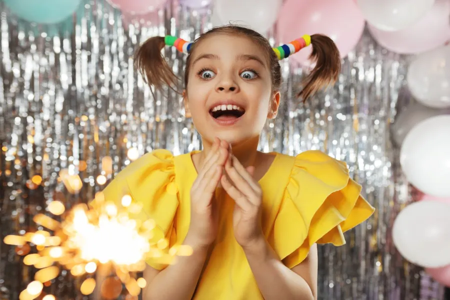 صورة طفلة في المرحلة الإعدادية