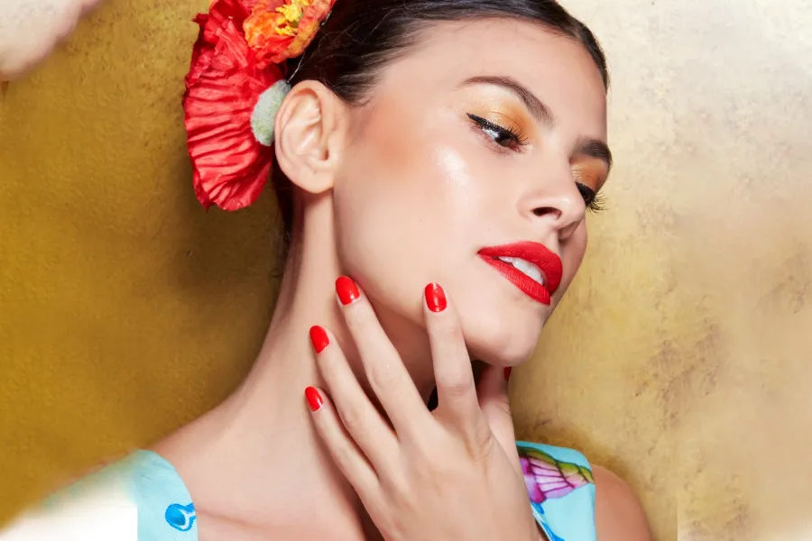 مناكير أحمر لحفلات رأس السنة 2026