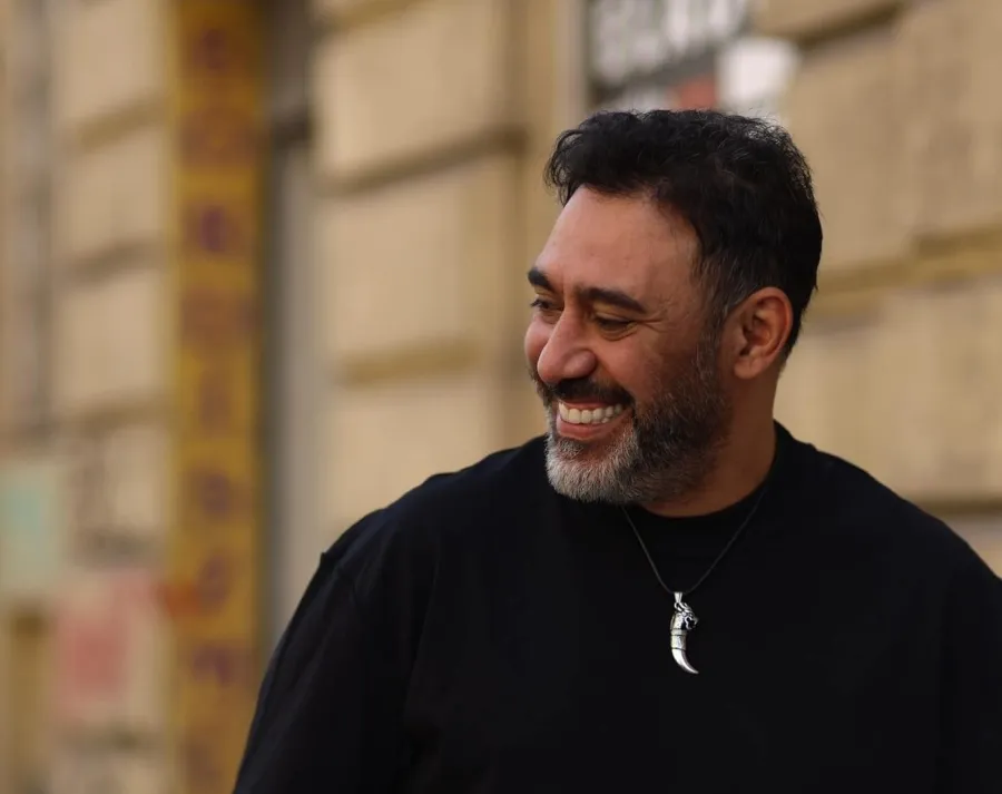 عمرو مصطفى - الصورة من صفحته الرسمية على الفيس بوك