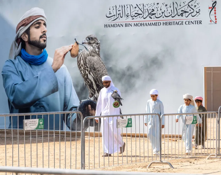  انطلاق بطولة فزاع للصيد بالصقور. الصورة من مكتب دبي الإعلامي