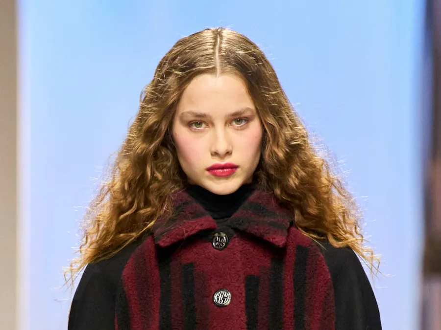 طريقة تطبيق مكياج مشرق للعام الجديد 