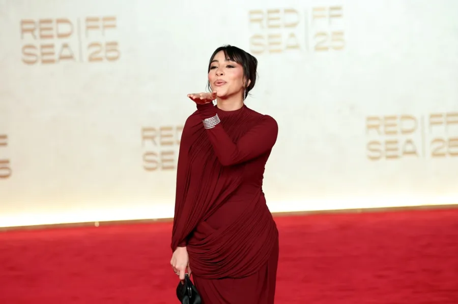 سارة طيبة - (مصدر الصورة Daniele Venturelli/Getty Images for The Red Sea International Film Festival)