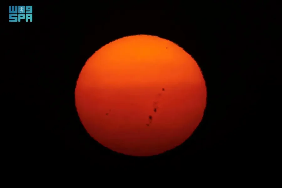 رصد بقع شمسية نشطة بالسعودية - الصورة من وكالة الأنباء السعودية "واس"