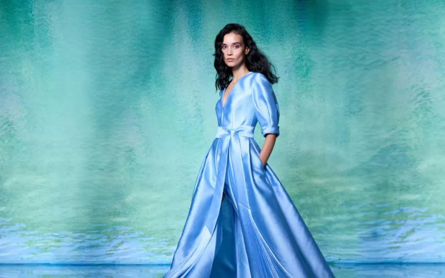 تصميم باللون الأزرق من رامي العلي -الصورة من Launchmetrics/Spotlight ©