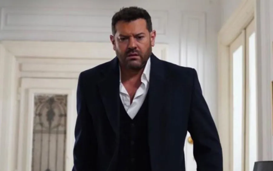 عمرو يوسف في كواليس مسلسل الفرنساوي- الصورة من حساب منصة يانغو بلاي على إنستغرام