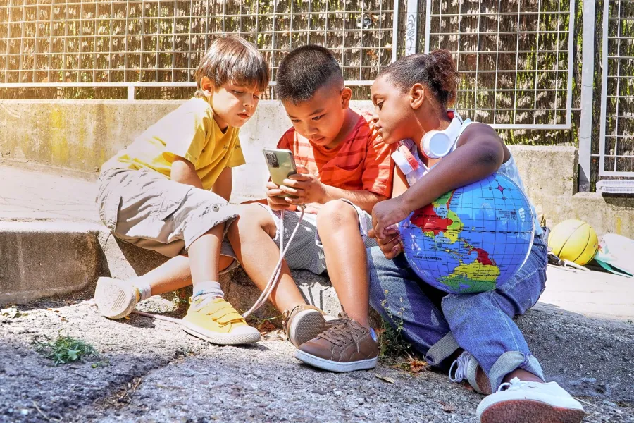 صورة اطفال على مواقع التواصل