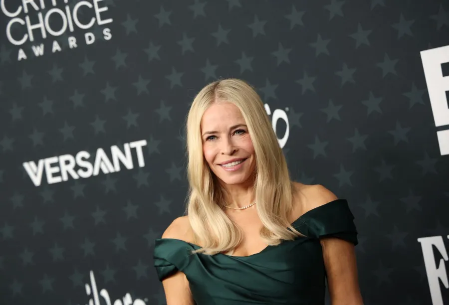 تشيلسي هاندلر Chelsea Handler في حفل توزيع جوائز اختيار النقاد 2026. مصدر الصورة: Michael Tran / AFP