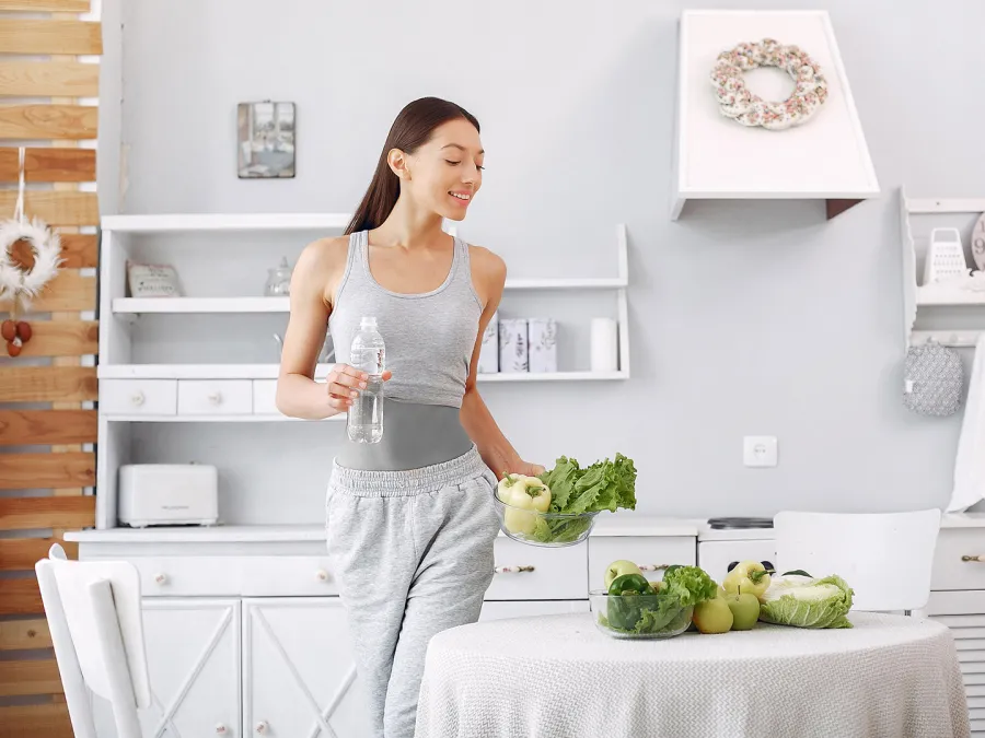 امرأة تعتني بصحتها - المصدر  prostooleh on Freepik