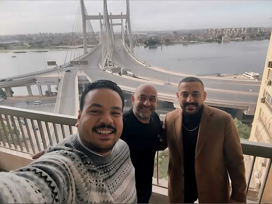 مصطفى غريب ودياب والمخرج إسلام خيري - الصورة من ستوري حساب المخرج إسلام خيري