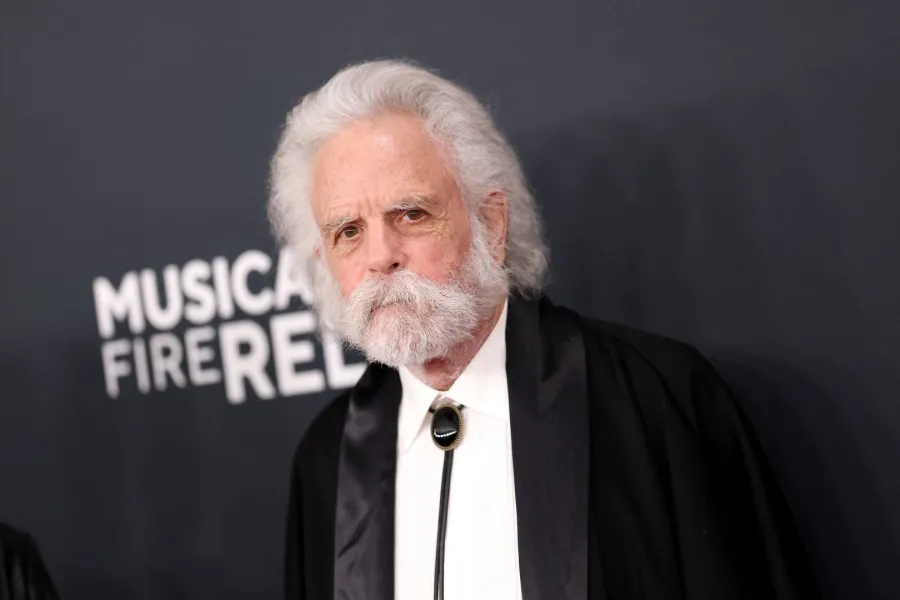 بوب وير Bob Weir في حفل توزيع جوائز غرامي 2025. مصدر الصورة: Matt Winkelmeyer/Getty Images for The Recording Academy/AFP