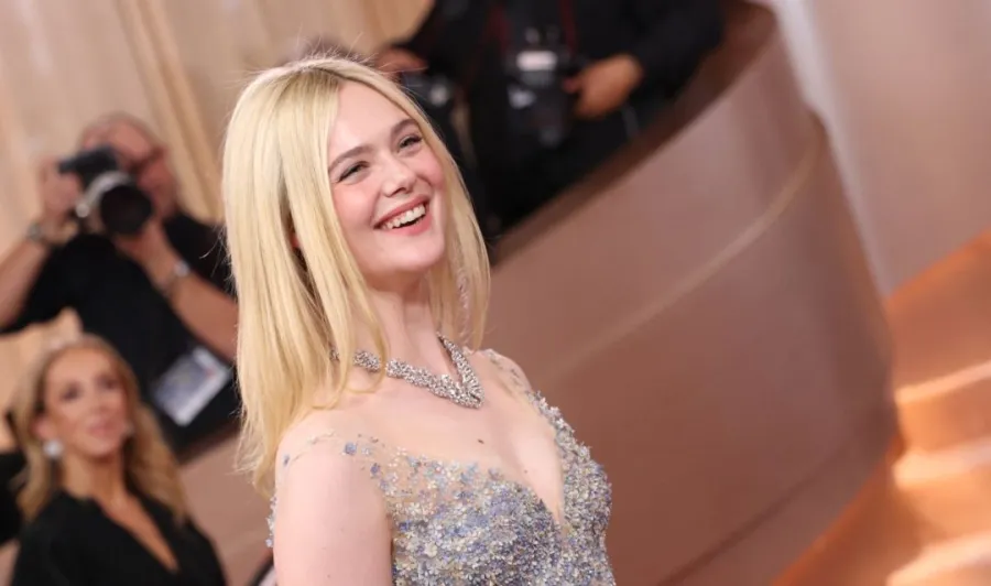 إيل فانينغ Elle Fanning في حفل توزيع جوائز غولدن غلوب السنوي الـ83. مصدر الصورة: Michael Tran / AFP