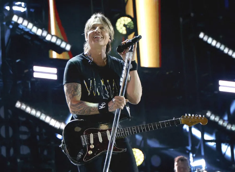 كيث أوربان في ناشفيل (  Keith Urban in Nashville ). مصدر الصورة: Jason Kempin / GETTY IMAGES NORTH AMERICA / Getty Images via AFP