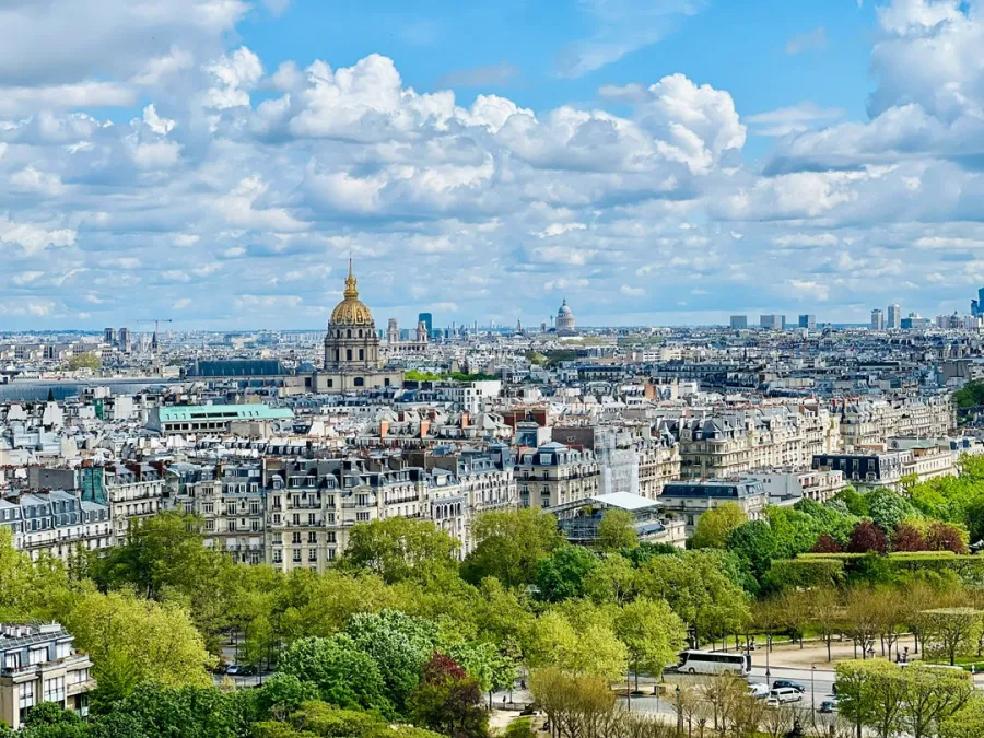 باريس وجهة سياحية شهيرة