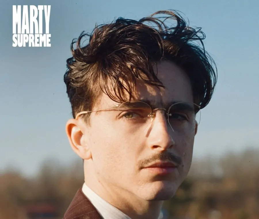 تيموثي شالاميه من بوستر فيلم مارتي سوبريم- الصورة من حساب الفيلم على إنستغرام