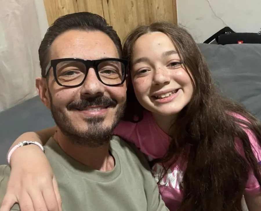 أحمد زاهر مع ابنته منى- الصورة من حسابه على إنستغرام